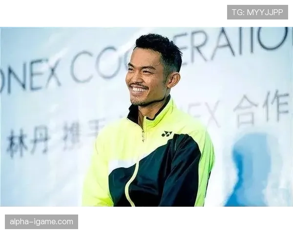 林丹随手拎个包，比我年薪还贵